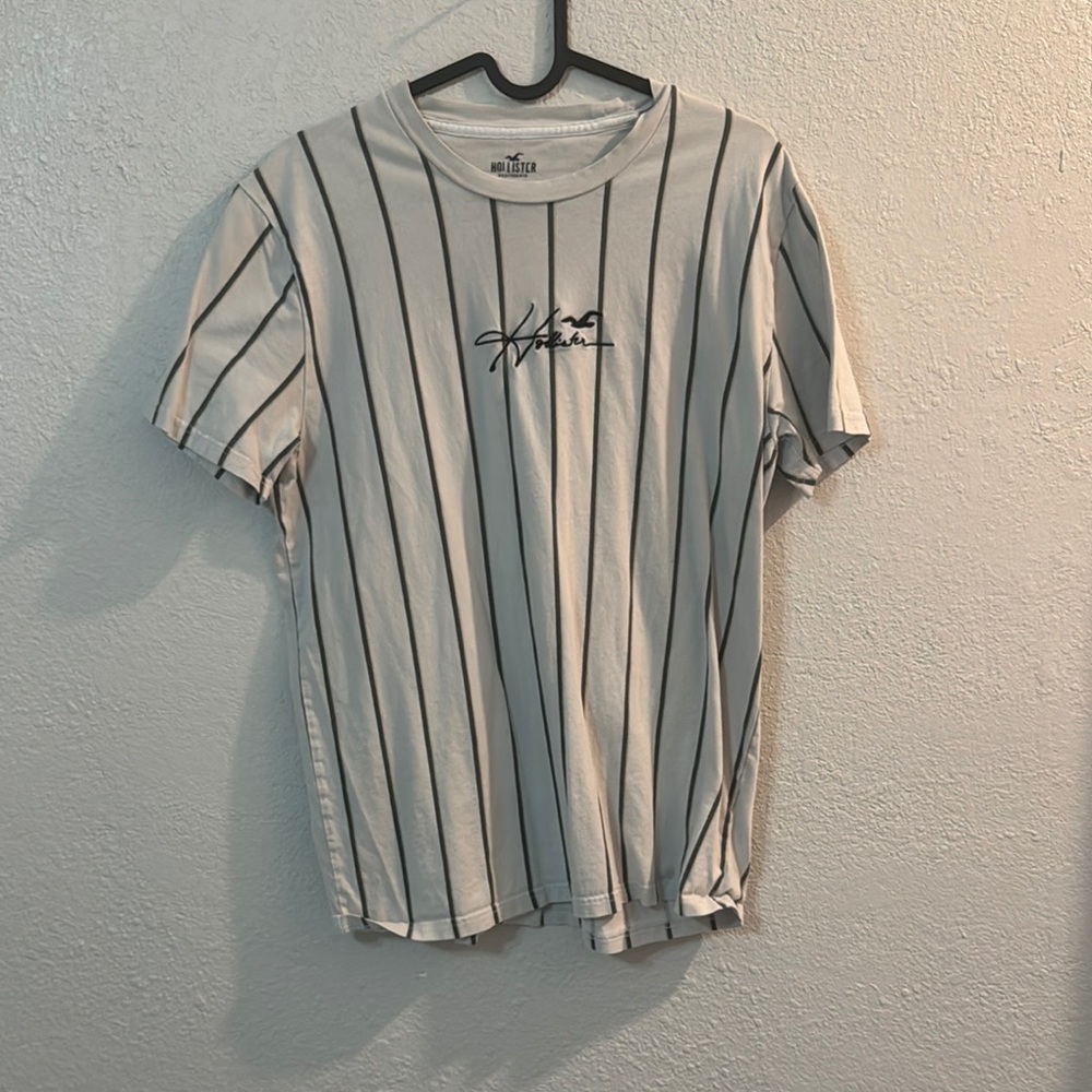 Hollister Black and White Short Sleeve Tees